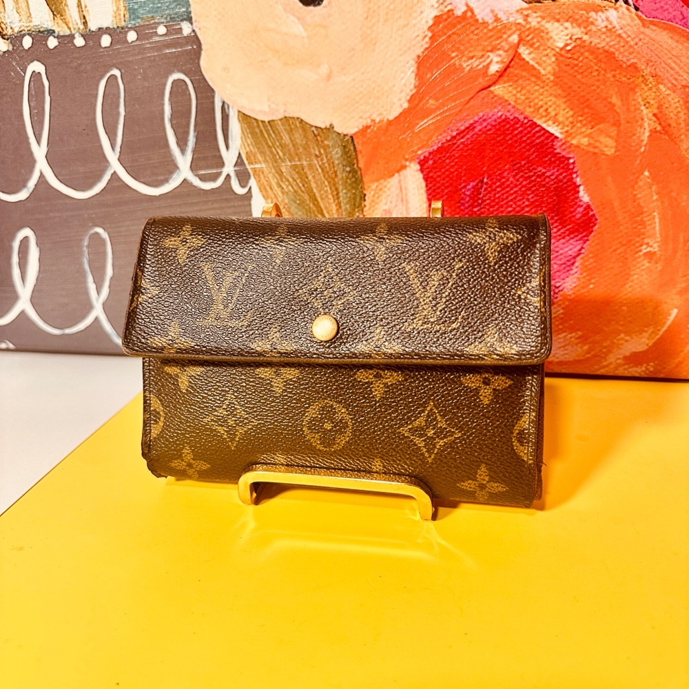Louis Vuitton Monogram passport Wallet - Picture 4 of 15